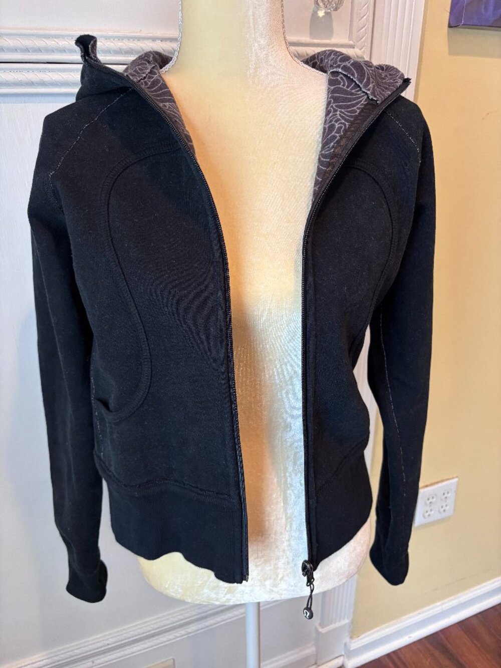 LuLuLemon Zip Up Jacket Womens XS BLACK